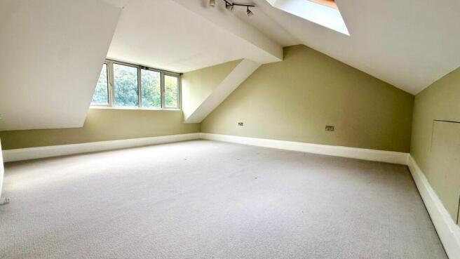 4 bed House to rent Image 11