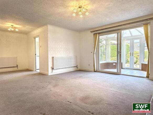 OPEN PLAN LIVING / DINING ROOM
