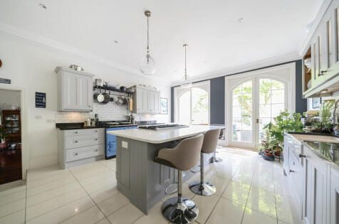 Chertsey, Surrey, KT16