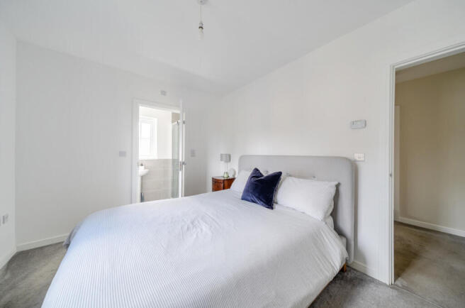 3 bed Semi-Detached for sale Image 9