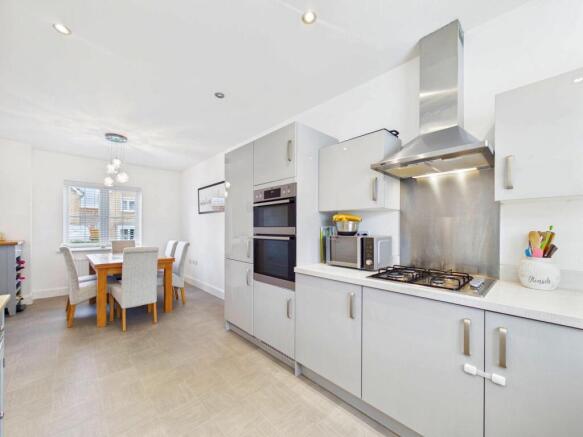 4 bed Detached for sale Image 6