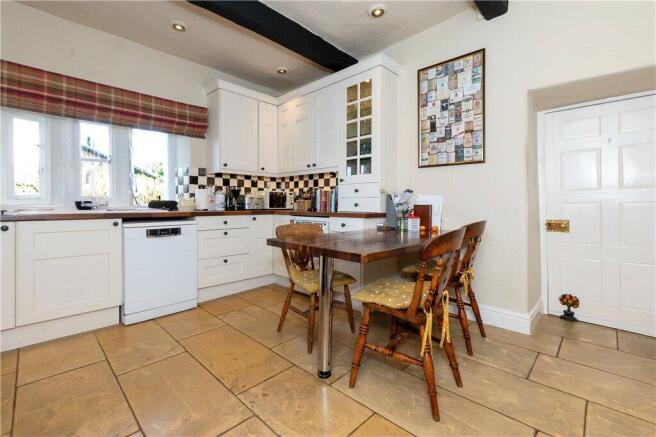 4 bed Detached for sale Image 7