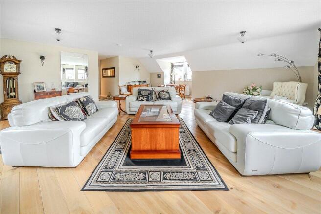 2 bed Penthouse for sale Image 8
