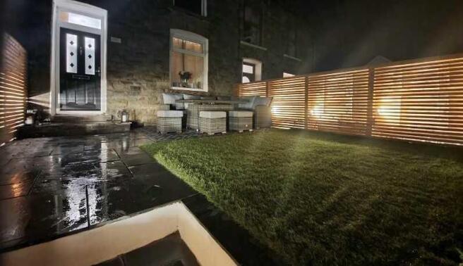 Front garden image 4