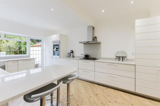 Kitchen 1.jpg