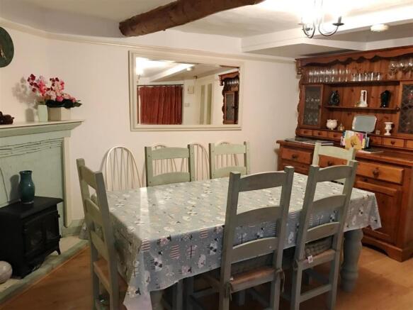 DINING ROOM 2.jpg