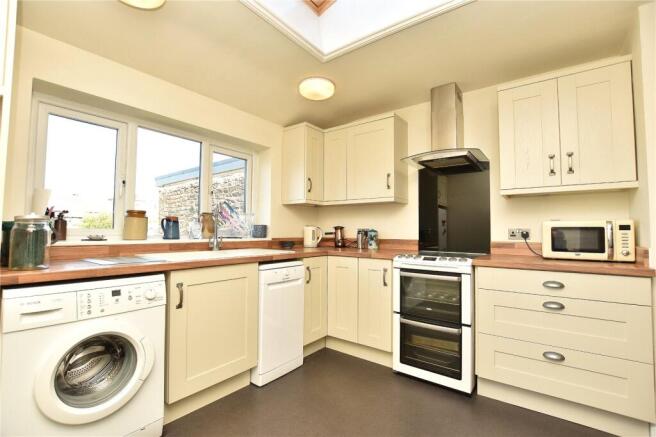 South Marlow Street, Hadfield, Glossop, Derbyshire, SK13 photo 4