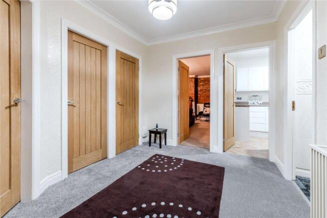 3 bed Apartment for sale Image 9