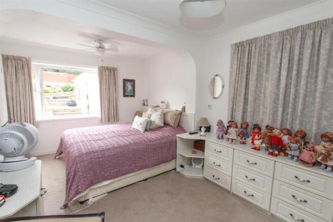 Bedroom 1.jpg