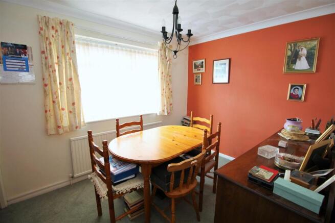 Bedroom 3/Dining Roo