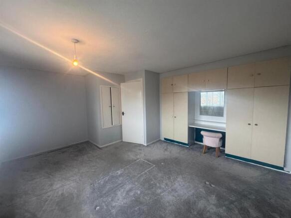 3 bed Semi-Detached for sale Image 9