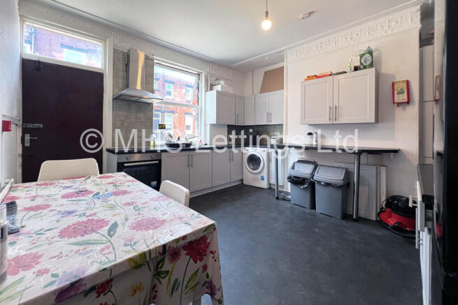 1 bed House Share to rent Image 4