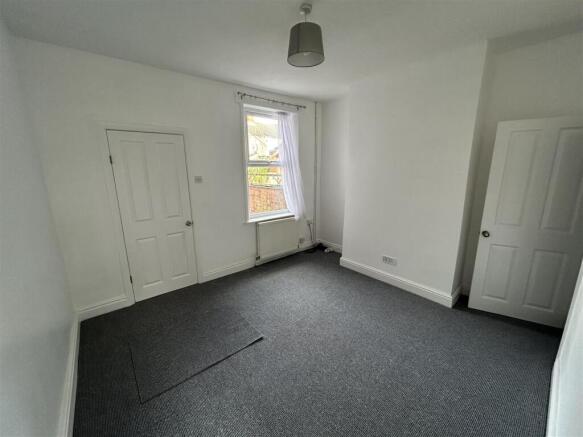 2 bed Terraced to rent Image 4