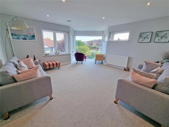 Cliffe Road, Barton on Sea, New Milton, Hampshire, BH25 photo 4