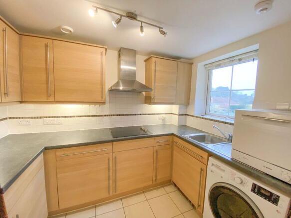 2 bed Flat for sale Image 5