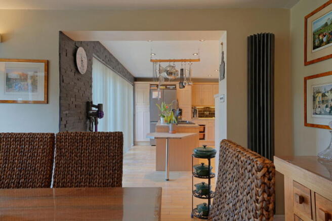 4 bed Detached for sale Image 11