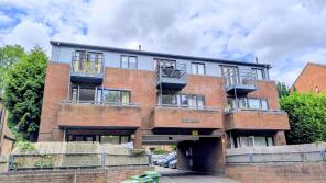 1, Chalfont Place, Upper Lattimore Road, St. Albans AL1 3UQ