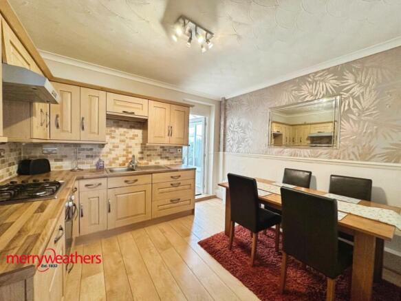 2 bed Terraced to rent Image 4