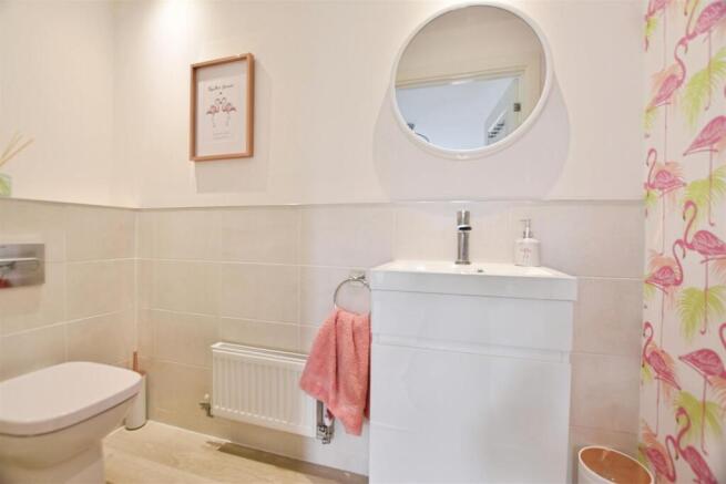 4 bed Detached for sale Image 10