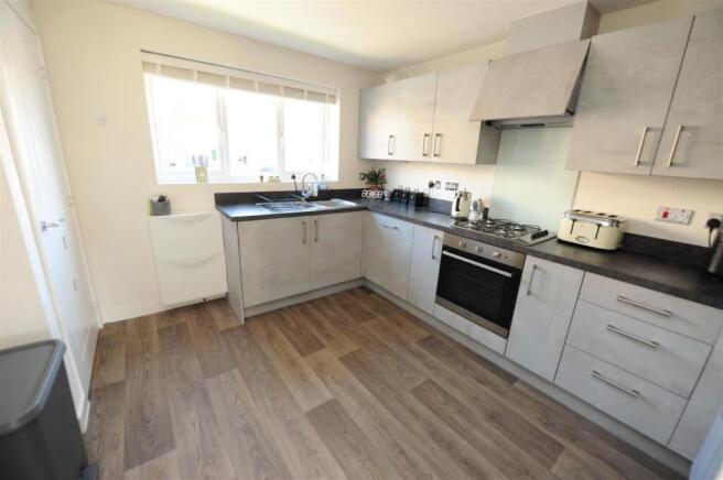 2 bed Semi-Detached for sale Image 10