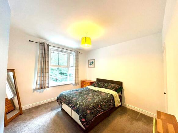 3 bed House to rent Image 8
