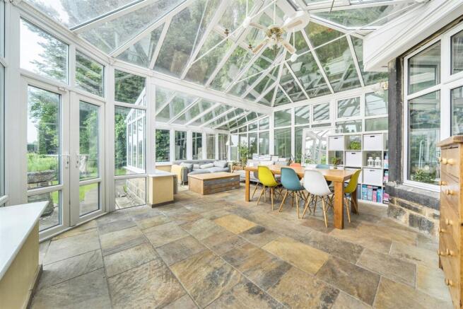 4 bed Detached for sale Image 5