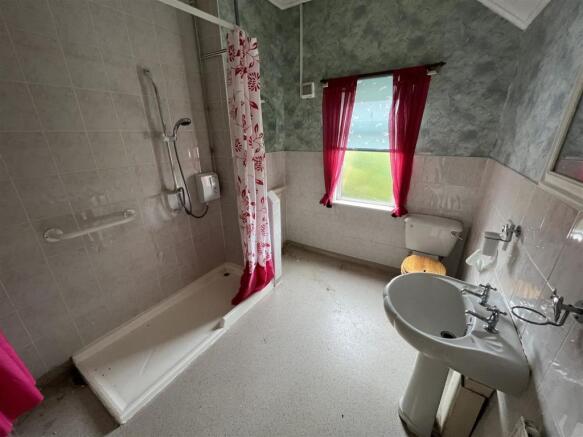 SHOWER ROOM