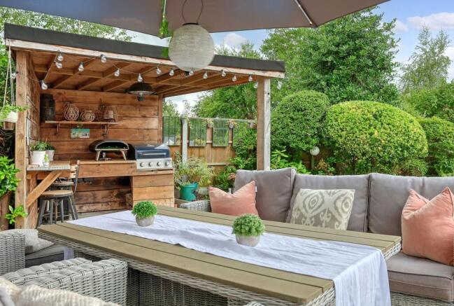 outdoor kitchen