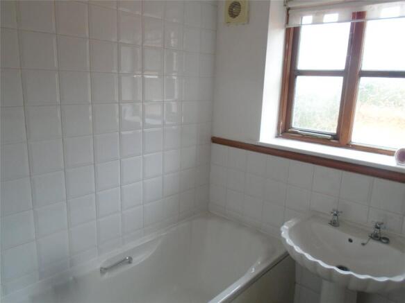 3 bed End of Terrace to rent Image 4