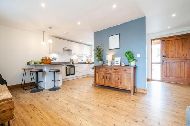 OPEN PLAN LIVING AREA