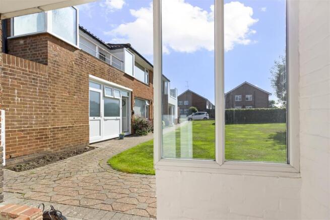 1 3 Aldsworth Court-007.JPG