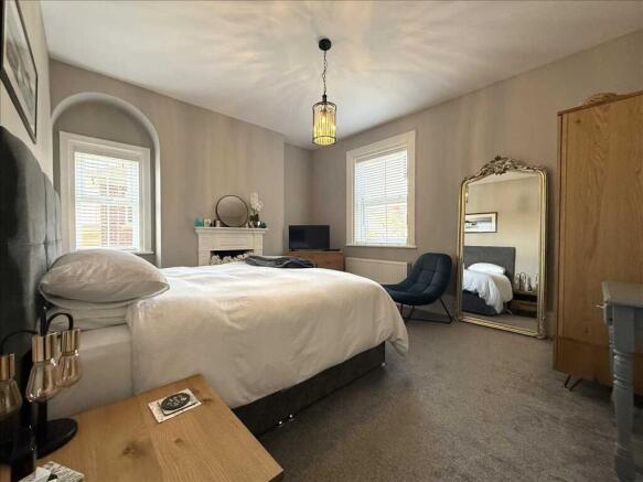 Bedroom (rear)