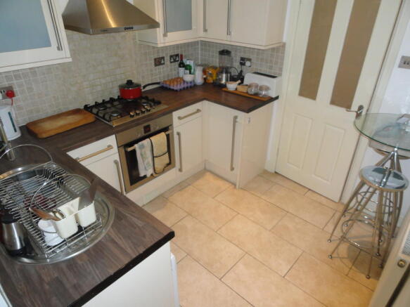 FITTED KITCHEN