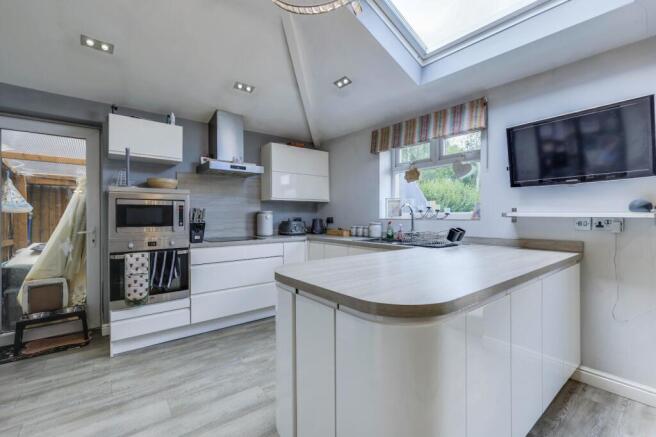 3 bed Semi-Detached for sale Image 4