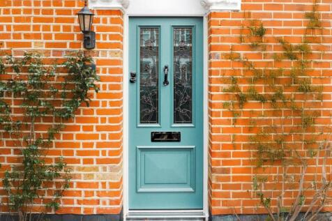 Bearing Close, Chigwell, IG7