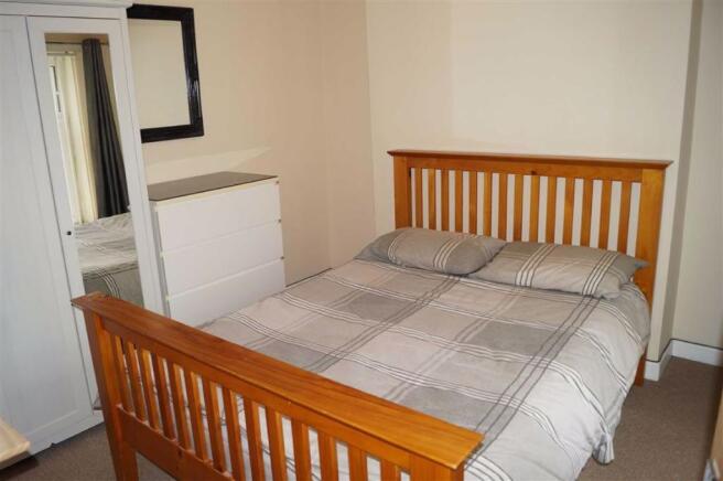 BEDROOM 3 (MIDDLE)