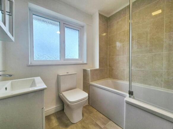 3 bed House to rent Image 12