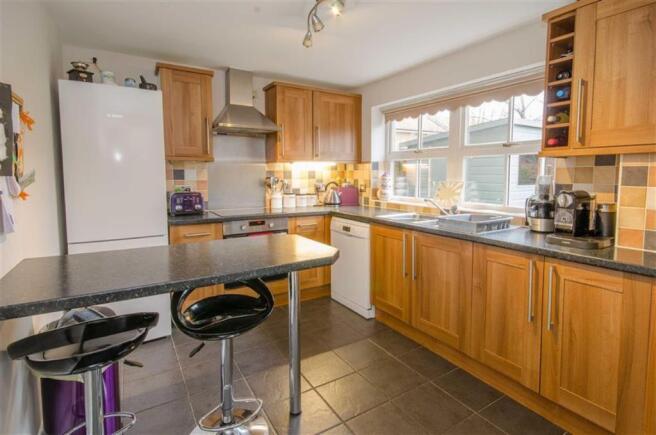 KITCHEN / BREAKFAST 