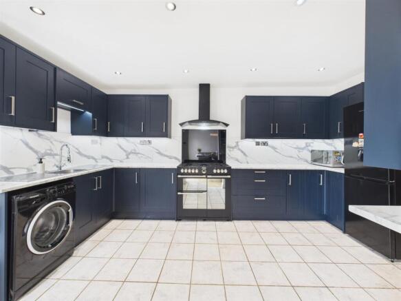 CAM03975G0-PR0126-STILL013 (1).jpg