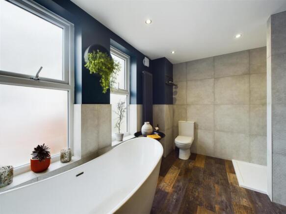 Principal Bathroom