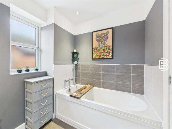 Bathroom (2).jpg