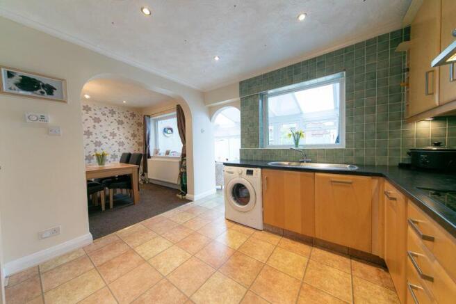 Kitchen & dining room