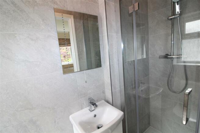 Master En-suite shower.jpg