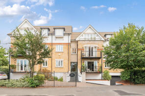 Flat 4, Weir Court, Thames Street, Weybridge KT13 8NQ