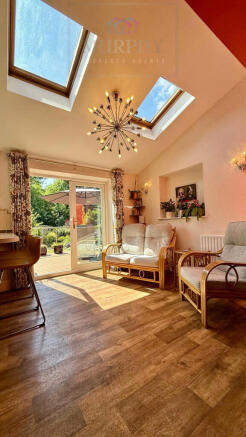 5 bed Detached for sale Image 12