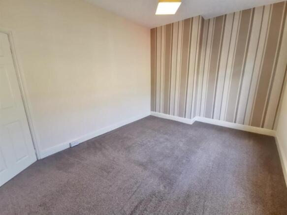 2 bed Terraced to rent Image 7