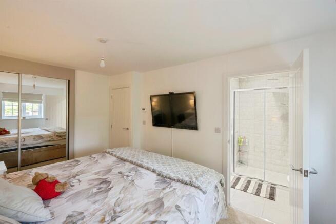 3 bed Semi-Detached for sale Image 11