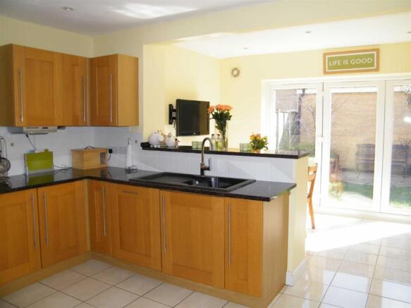 KITCHEN/BREAKFAST RO
