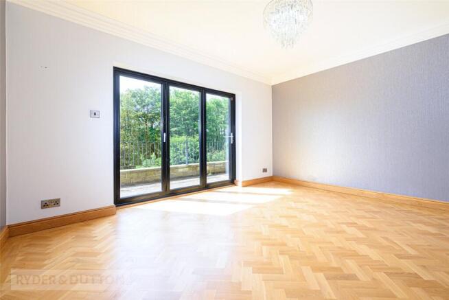 5 bed Detached for sale Image 12
