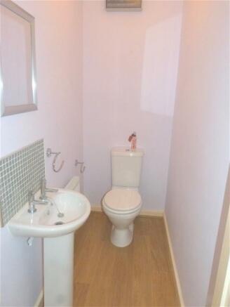 32. CLOAKROOM.JPG